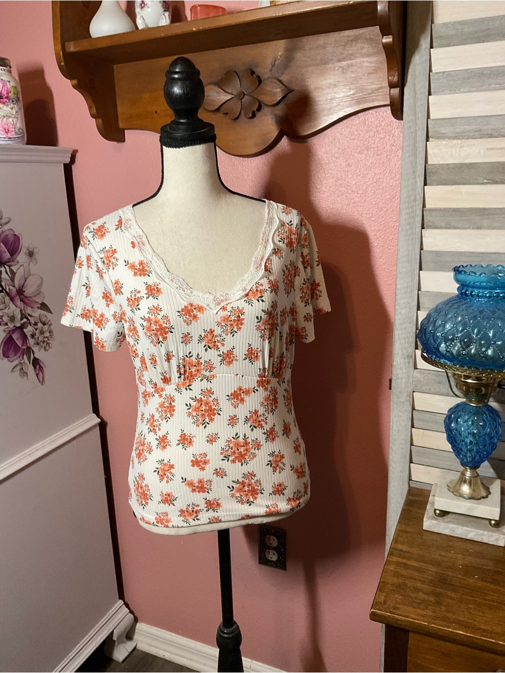 Floral Lace-Trim Ribbed Short Sleeve Top - White with Coral Flowers
